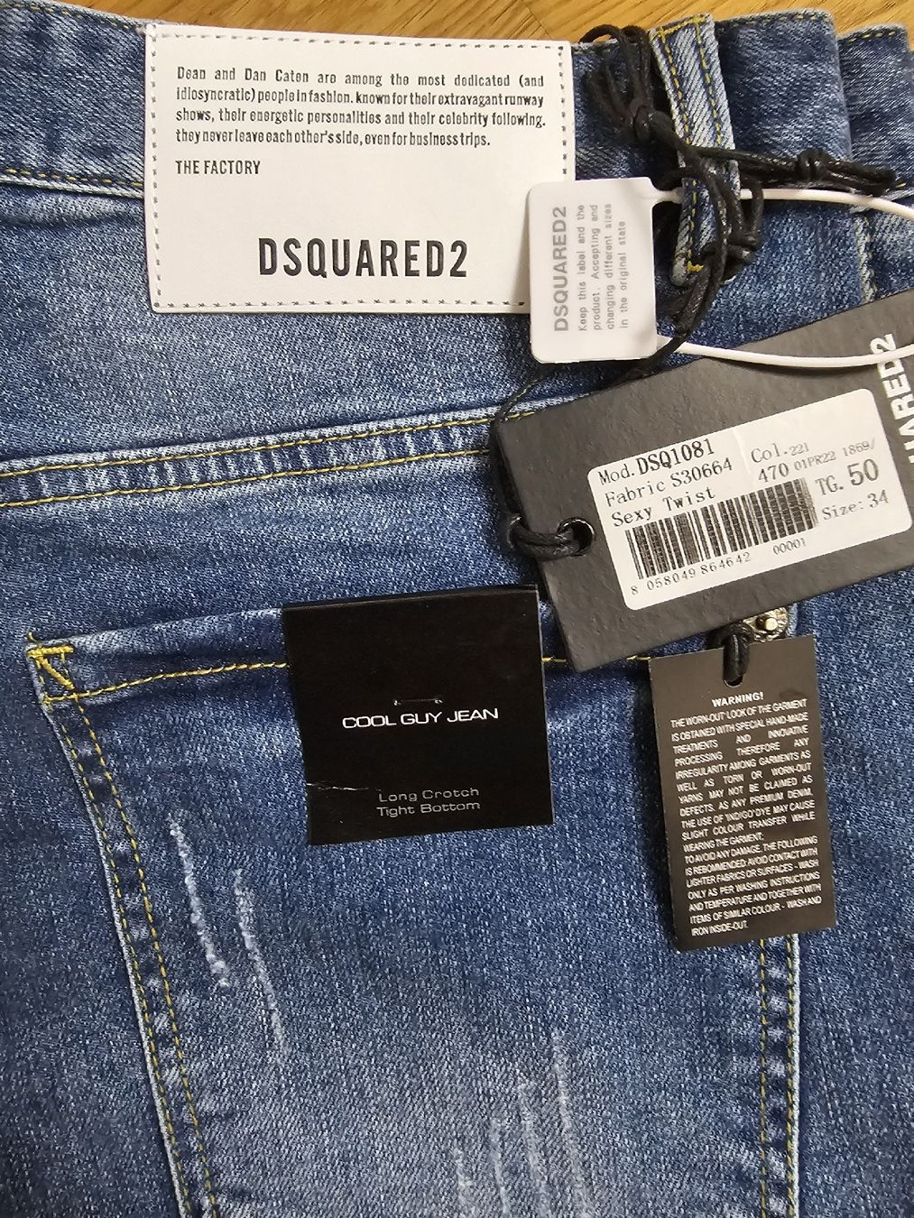 Dsquared2 Jeans: DSQUARED2 JEANS – Nuovo e nell'imballaggio originale da Bern venduto da Darmi