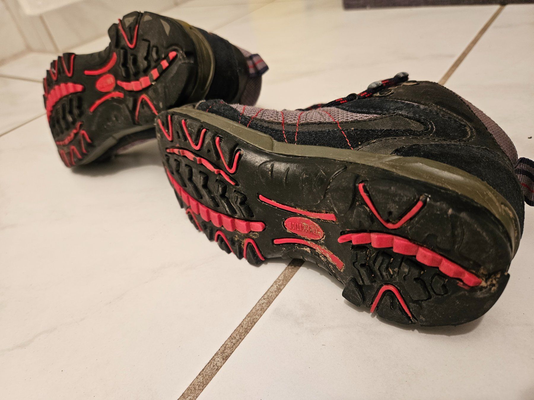 Trevolution Scarpe per ragazzi: Robuste Kinder-Wanderschuhe Gr. 31, von Trevolution – Usato da Adlikon b.Regensdorf venduto da pmathys 2