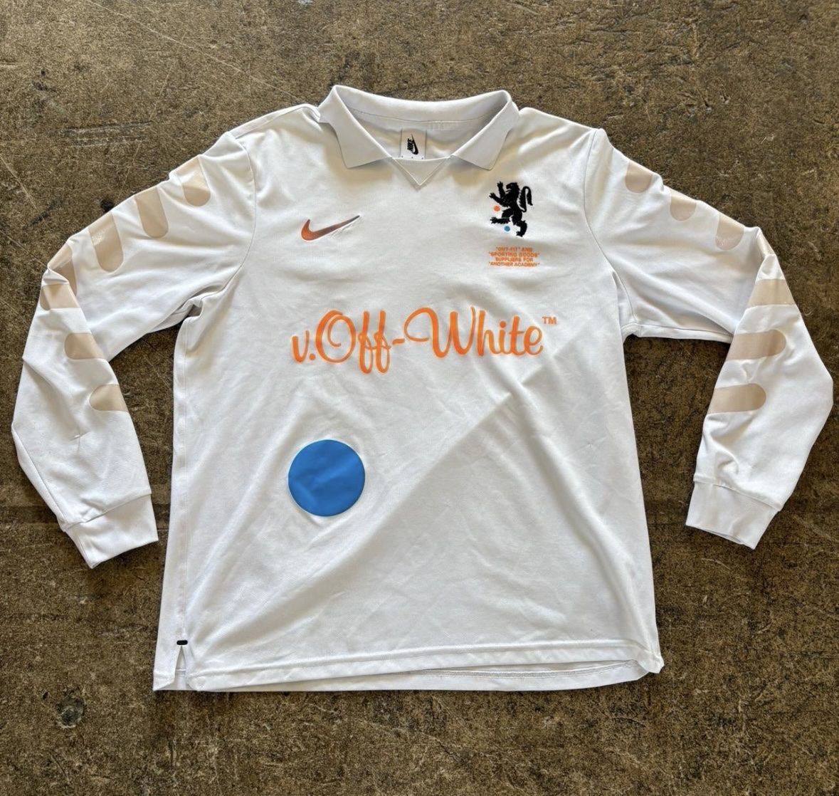 Off-White T-shirt: Off-White™ x Nike Longsleeve Grösse M – Usato da Turgi venduto da lenfantterrible