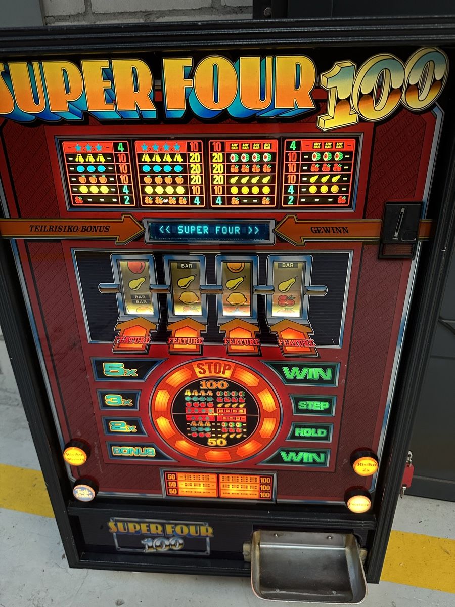 Slot Machine: Geldspielautomat Super Four 100 – Usato da Flawil venduto da flip-tronic