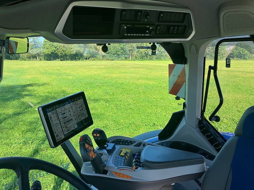 Traktor New Holland T7.300 LWB AC New Generation (Gebraucht) in Uznach ...