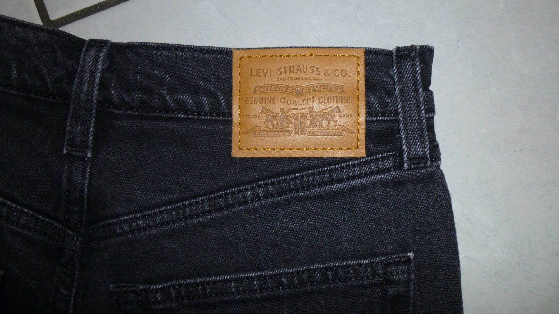 Levi's Jeans: Damen-Levi's-Shorts schwarz / Grösse 28 – Gebraucht aus Triengen von misterpicknicker 2