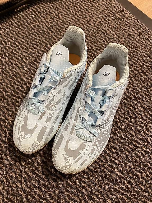 Scarpe per ragazzi: Fussball schuhe gr. 30 Neu – Usato da Eschlikon TG venduto da Sabrina193 1