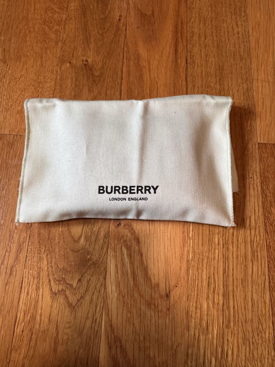 Burberry Portafogli: Burberry Lola zip wallet – Nuovo e nell'imballaggio originale da Delémont venduto da Dolcegera22 1