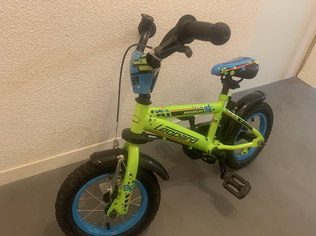 Leopard Biciclette: Kinder Velo Fahrrad mit Helm – Usato da Rupperswil venduto da fra_f75v 1