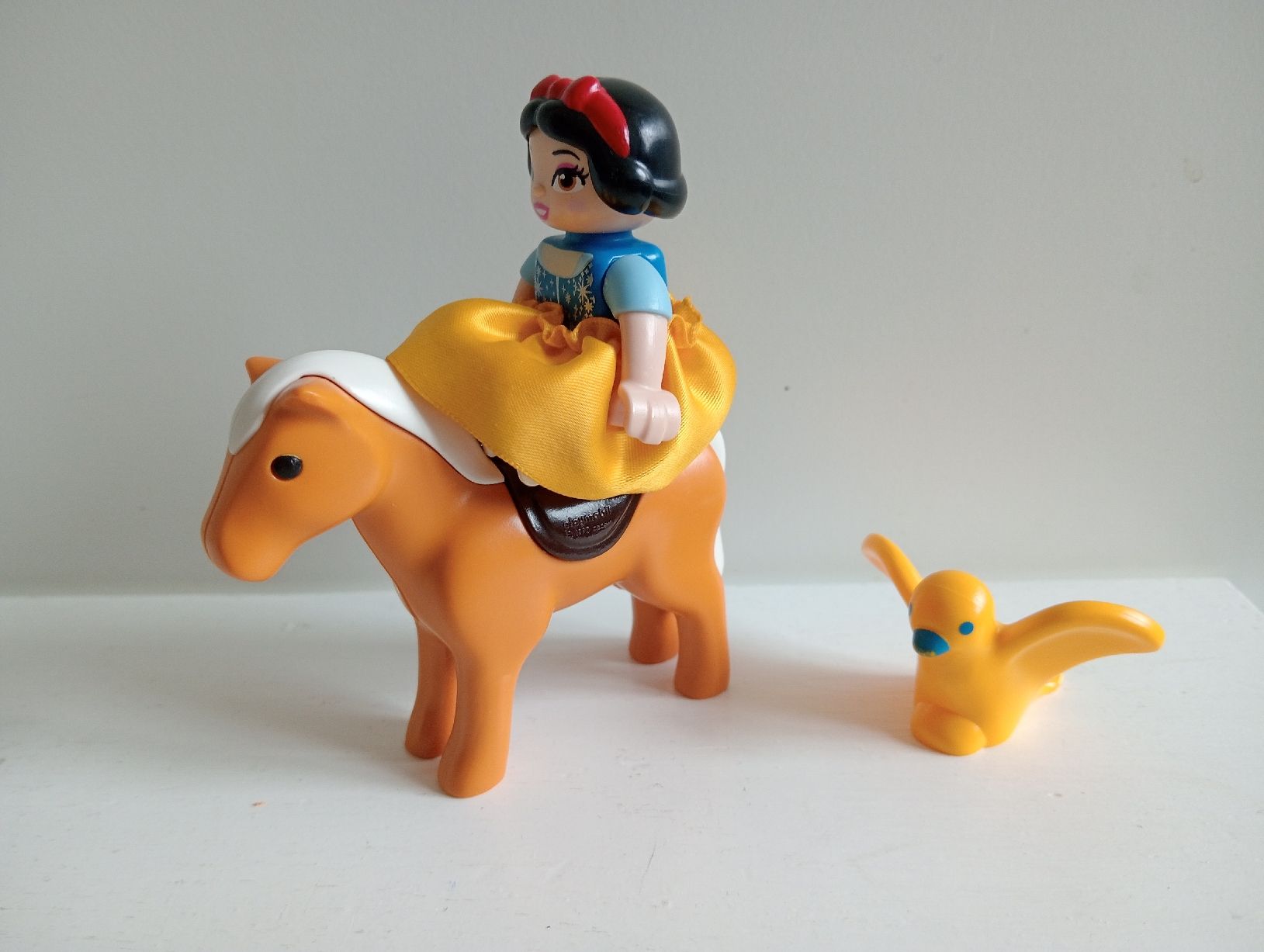 Hasbro Statuette: Playmobil Schneewittchen mit Pferd & Vogel – Usato da Allschwil venduto da Evgeniia78 1