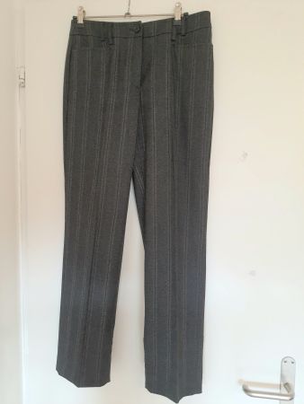 Hose Marke Taifun elegant grau gestreift mit Bügelfalten
