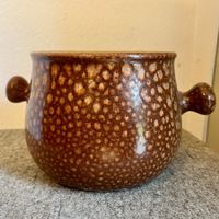 Rustikaler Keramiktopf, Suppentopf, braun gepunktet, Vintage