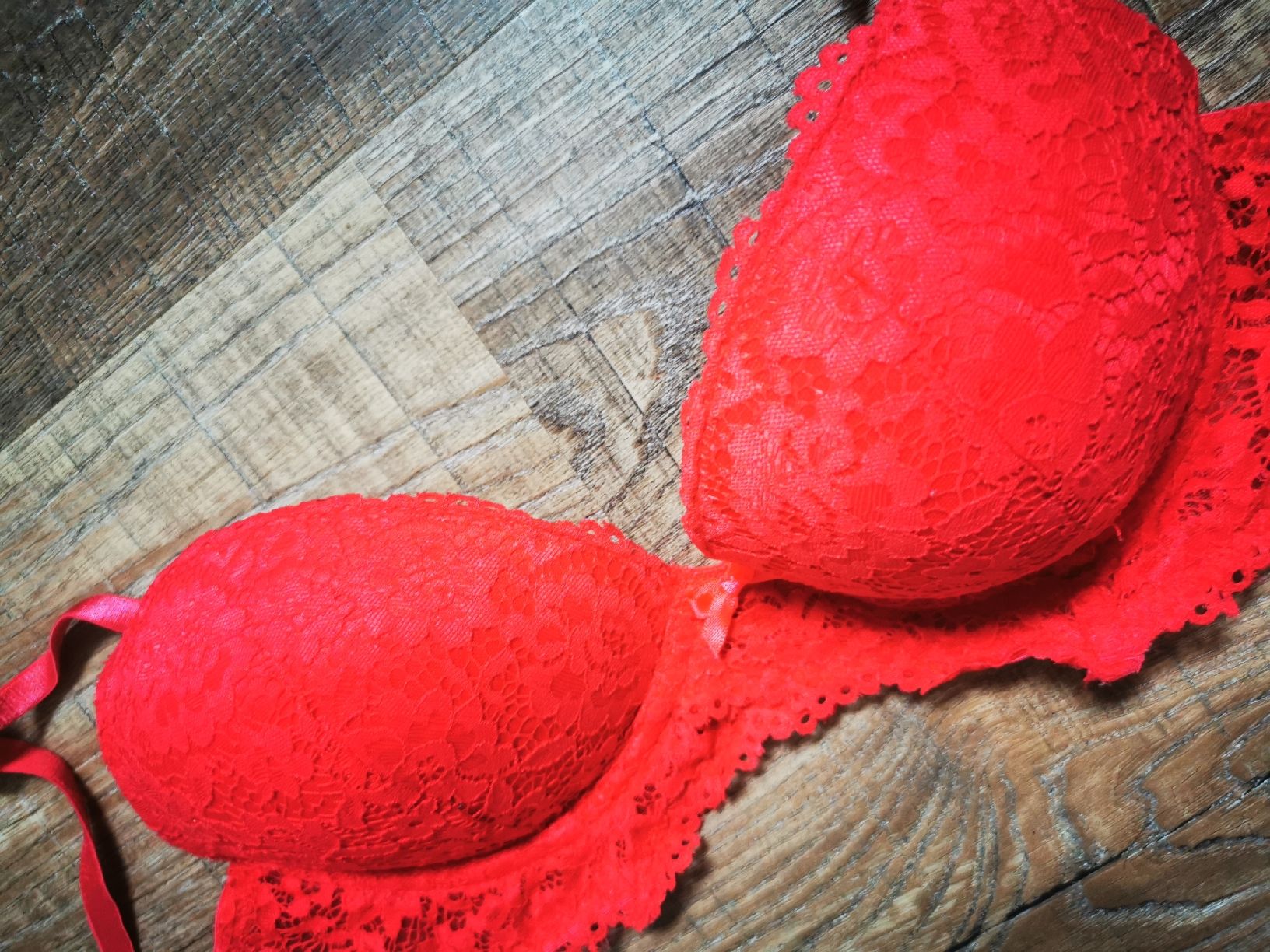 Altra biancheria intima: Rot Spitzen BH Grösse 75c - Sommerliche Dessous  – Usato da Balsthal venduto da Leila_Luna 1