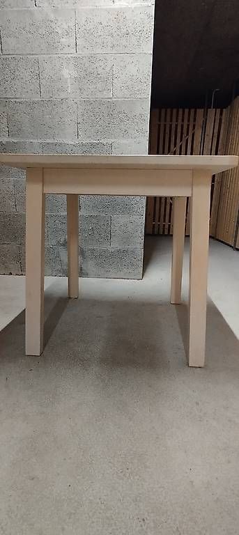 Tables: Petite table Ikea – D'occasion à Bussy FR par jer_vz7c 1