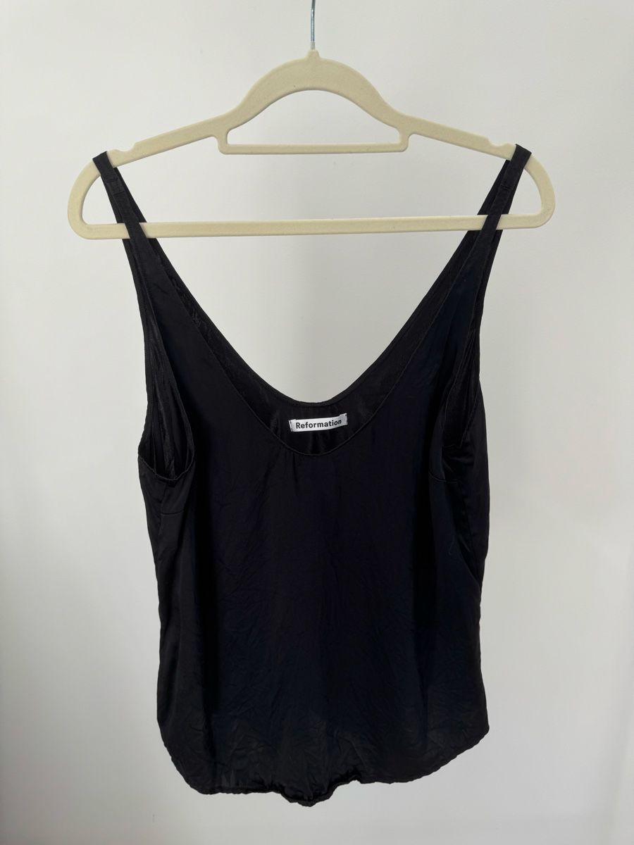 Reformation Tops: Reformation Silk Top – Neu (gemäss Beschreibung) aus Zürich von di_archive