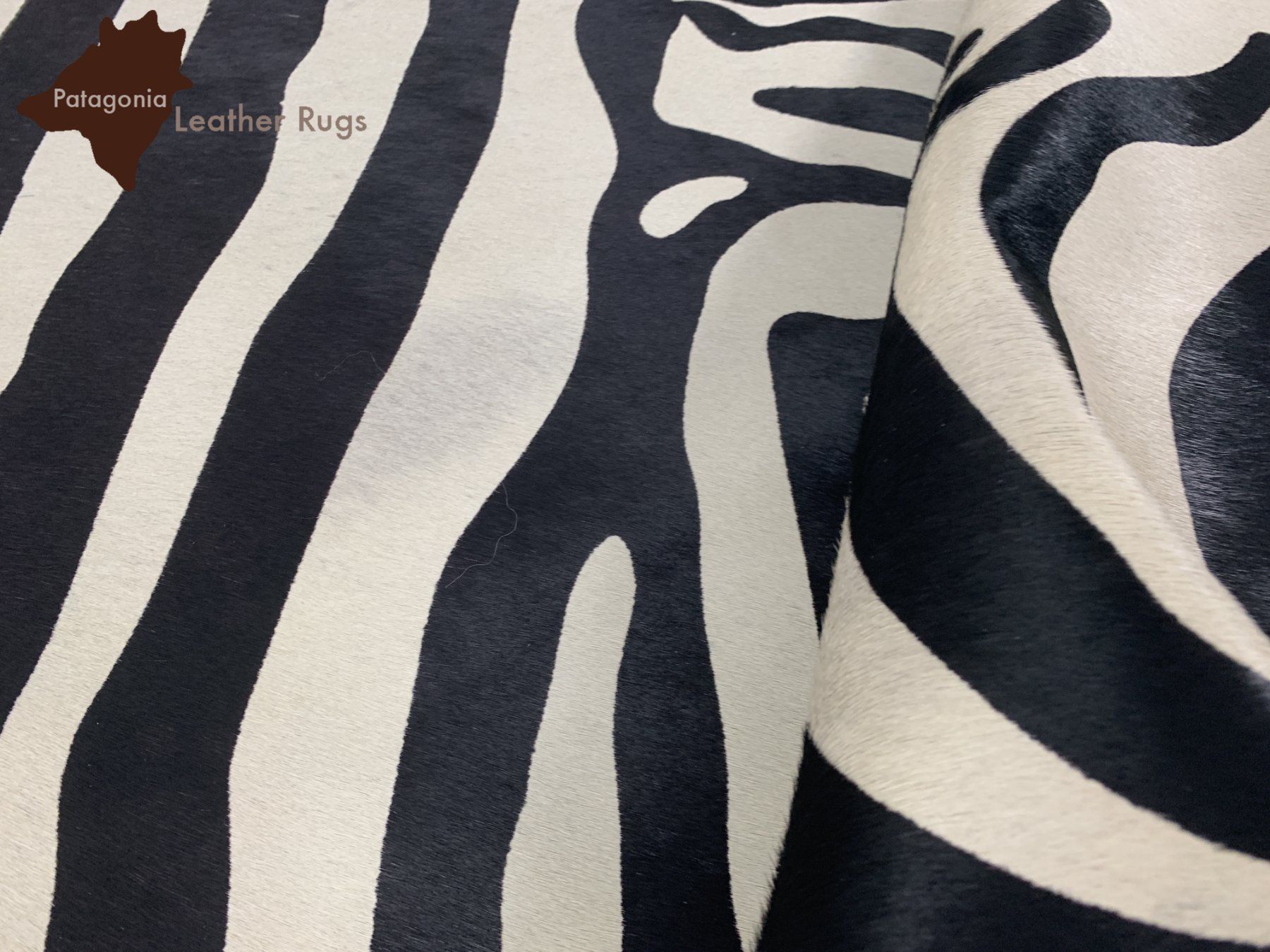 Tappeti: echtes Kuhfell Teppich Zebra – Nuovo e nell'imballaggio originale da Arbedo venduto da patagonialeatherrugs 2