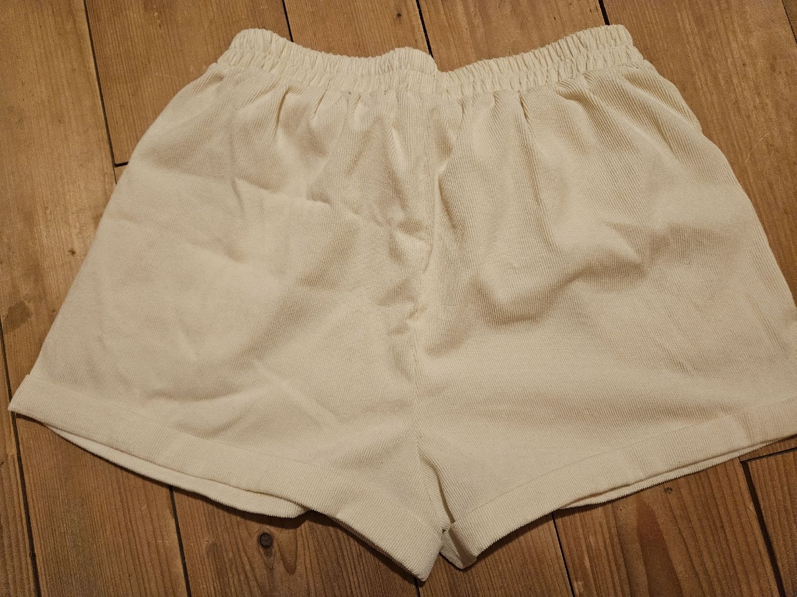 Pantaloni: Short d'été brodé fraises, taille L - – Nuovo (secondo la descrizione) da Mühleberg venduto da Eliboub 1