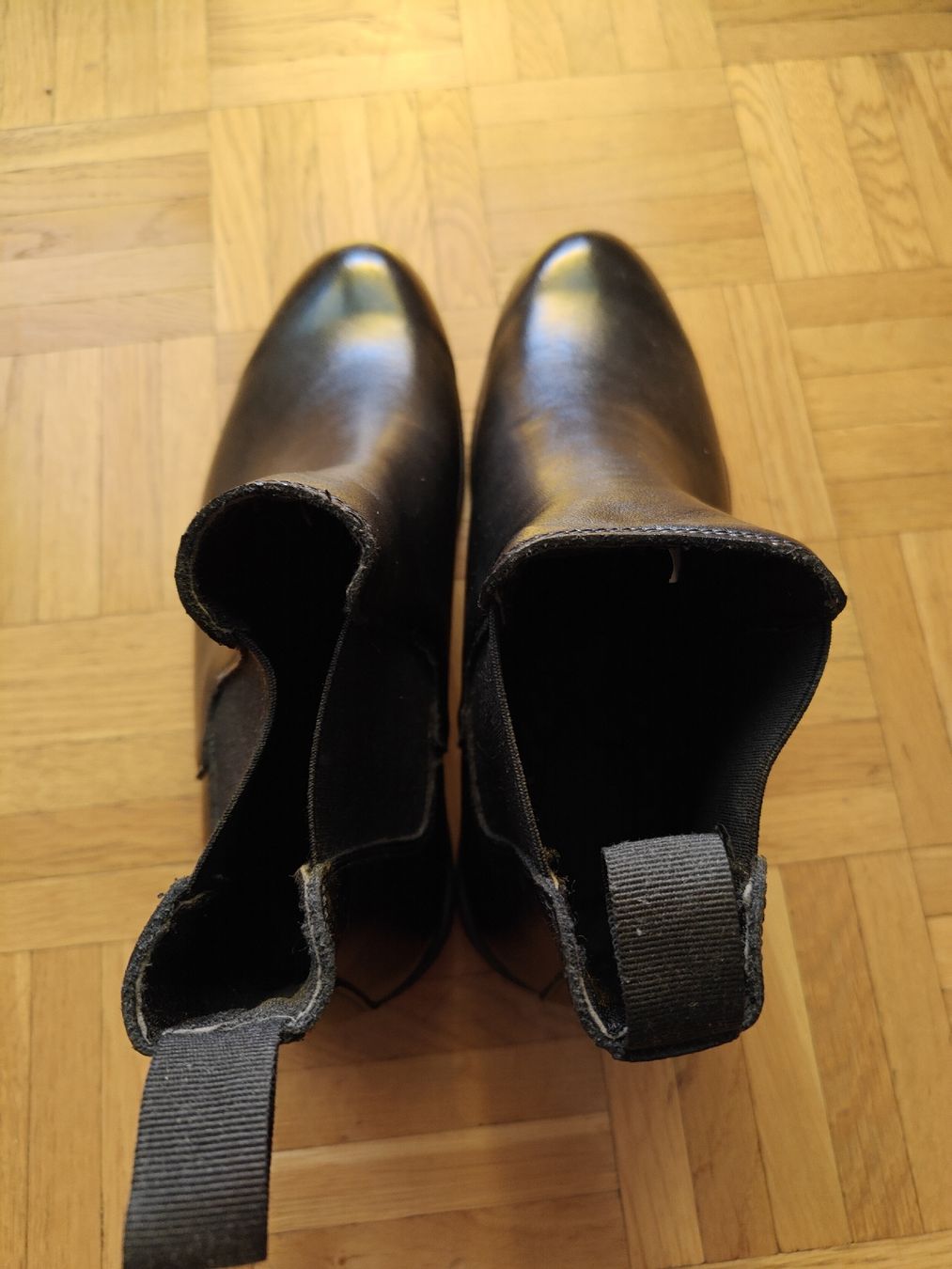 Scarpe da uomo: Stylish Black Leather Chelsea Boots - Size 41 - EUC! – Nuovo (secondo la descrizione) da Carouge GE venduto da Andelie 2