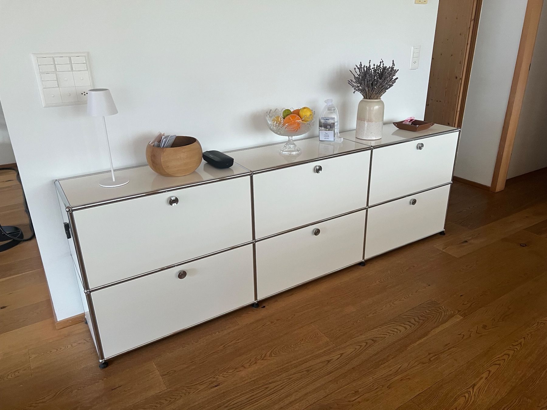 USM Scaffali: USM Haller Sideboard, Weiss, tolles Modulmöbel – Usato da Maienfeld venduto da rgrella