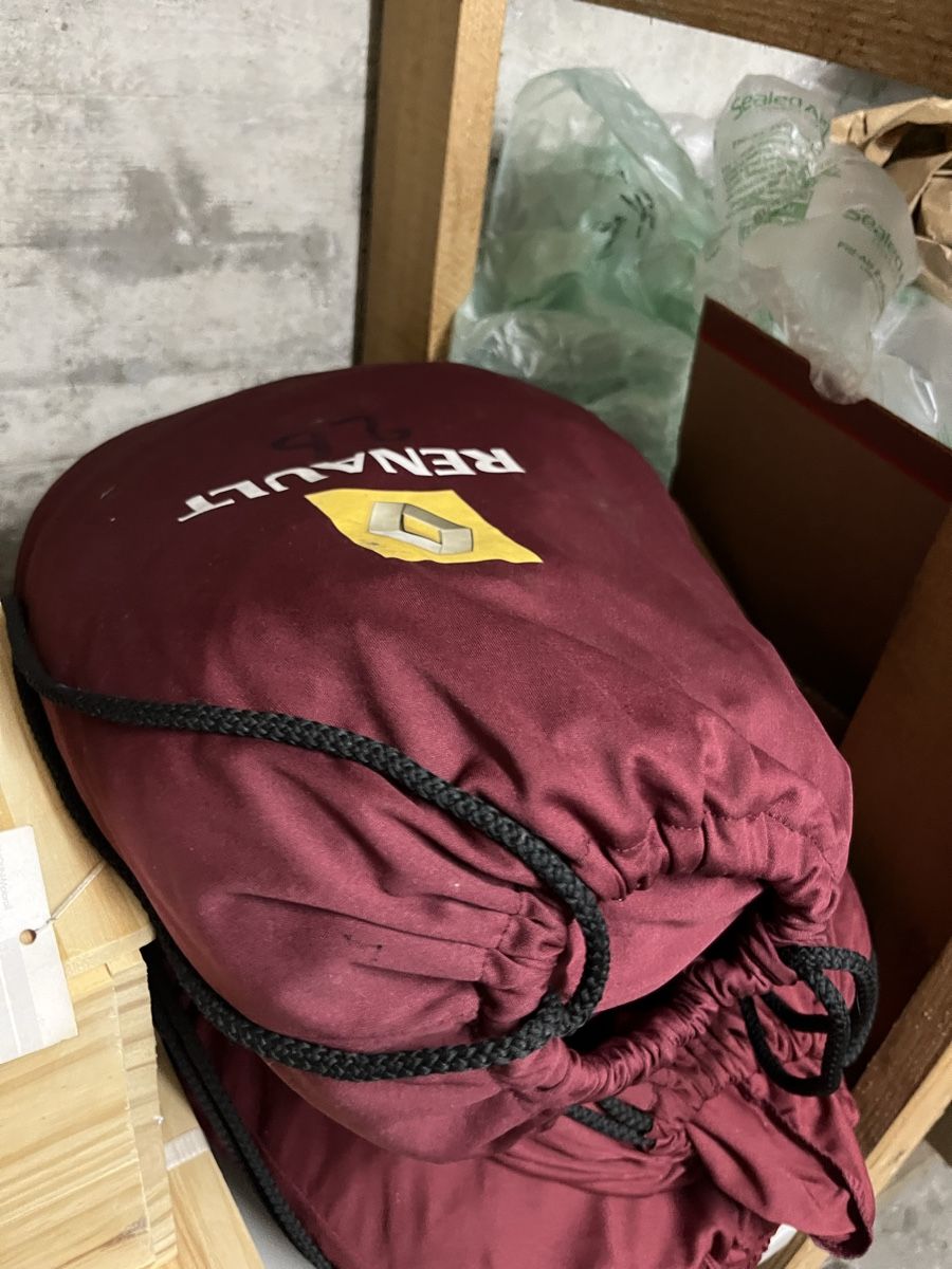 Renault Accessori per altri veicoli: Autocover Renault Autoschutzhülle Mittel – Usato da Kräiligen venduto da tisala 1