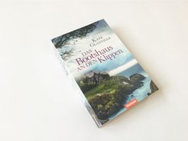 Buch, Glanville,Bootshaus an den Klippen