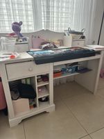 Schreibtisch Kinderzimmer Weiss mit vielen Fächern, gut erha