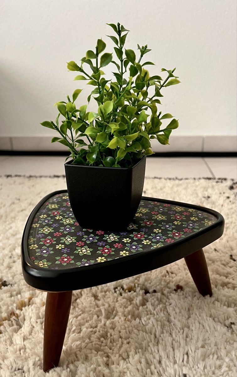 Sgabelli: Vintage Mid Century Blumenhocker – Usato da Hunzenschwil venduto da Madachica