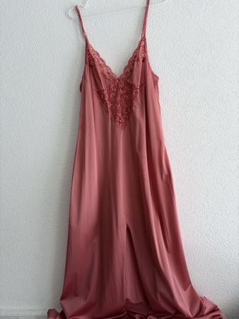 Nuisette longue rose avec dentelle L