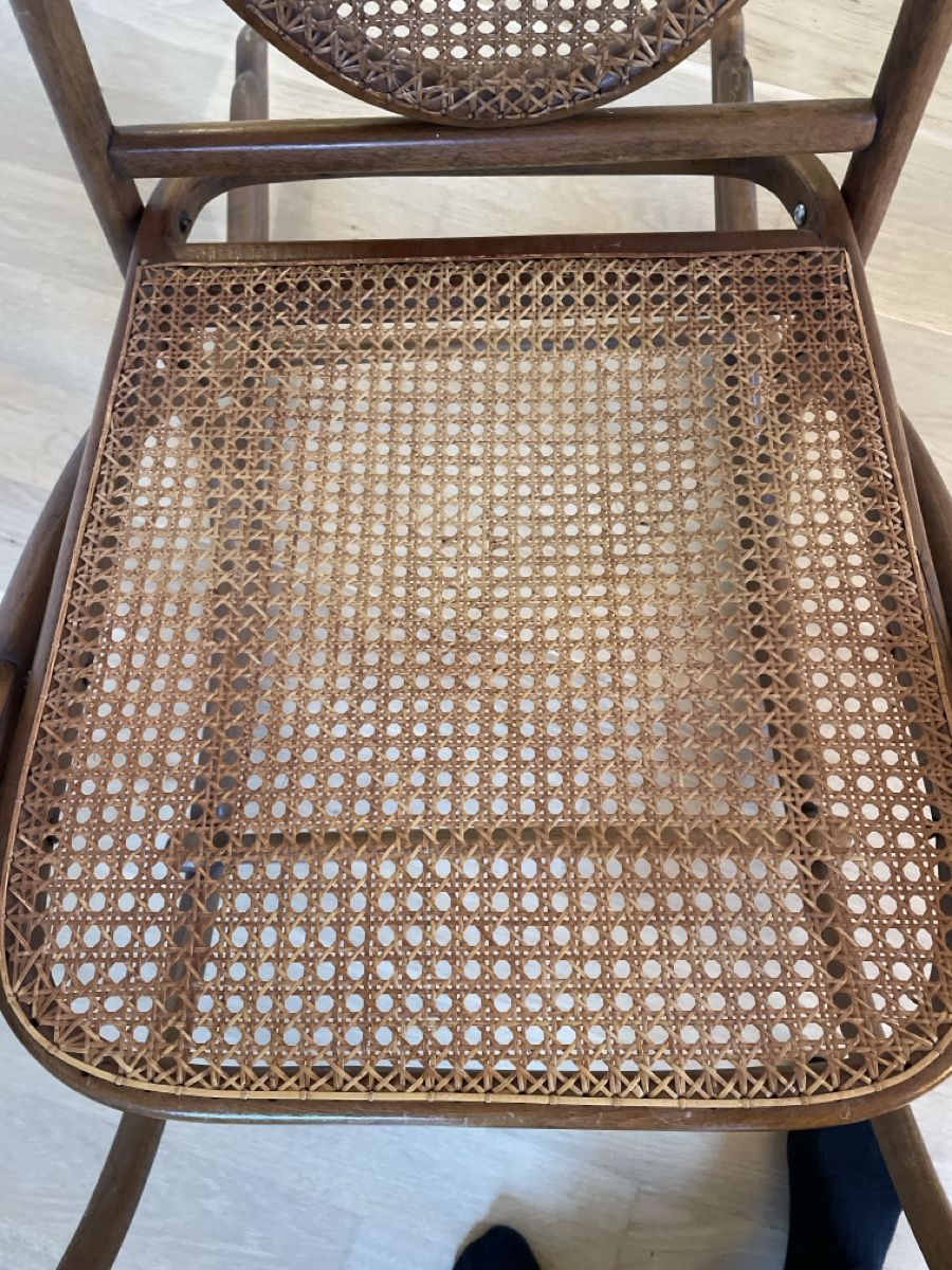 Stühle: Rattan-Schaukelstuhl antik – Gebraucht aus Schaffhausen von Ginavo 3