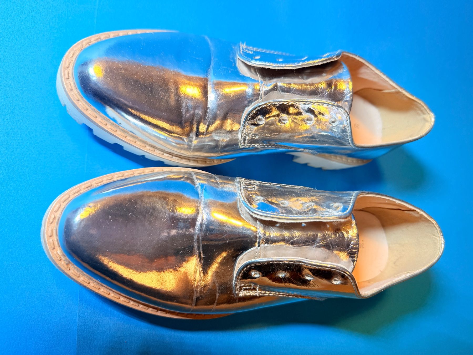 C&A Scarpe da donna: Silberne Schuhe Gr. 39 "THE SHOES" C&A Sommer oder Party! – Nuovo (secondo la descrizione) da Zuerich venduto da SonderArt-Wertgut 1