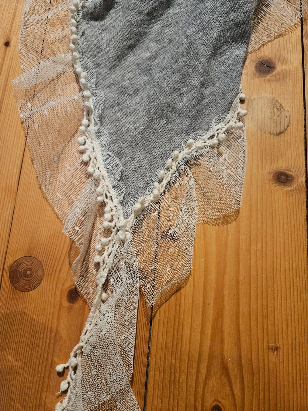 Foulard & Sciarpe: Wunderschöner Schal, romantisch, Landhausstil, festlich – Usato da Rifferswil venduto da fle_5nqr 3