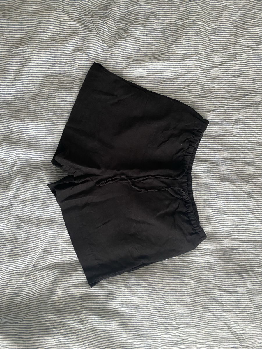 H&M Pantaloni: schwarze Shorts XS – Nuovo (secondo la descrizione) da St. Gallen venduto da fab_9cvd 2