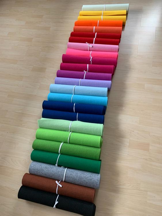 24 Rollen Filz, je 45cm x 100cm, ca. 3-4 mm dick (Neu (gemäss ...