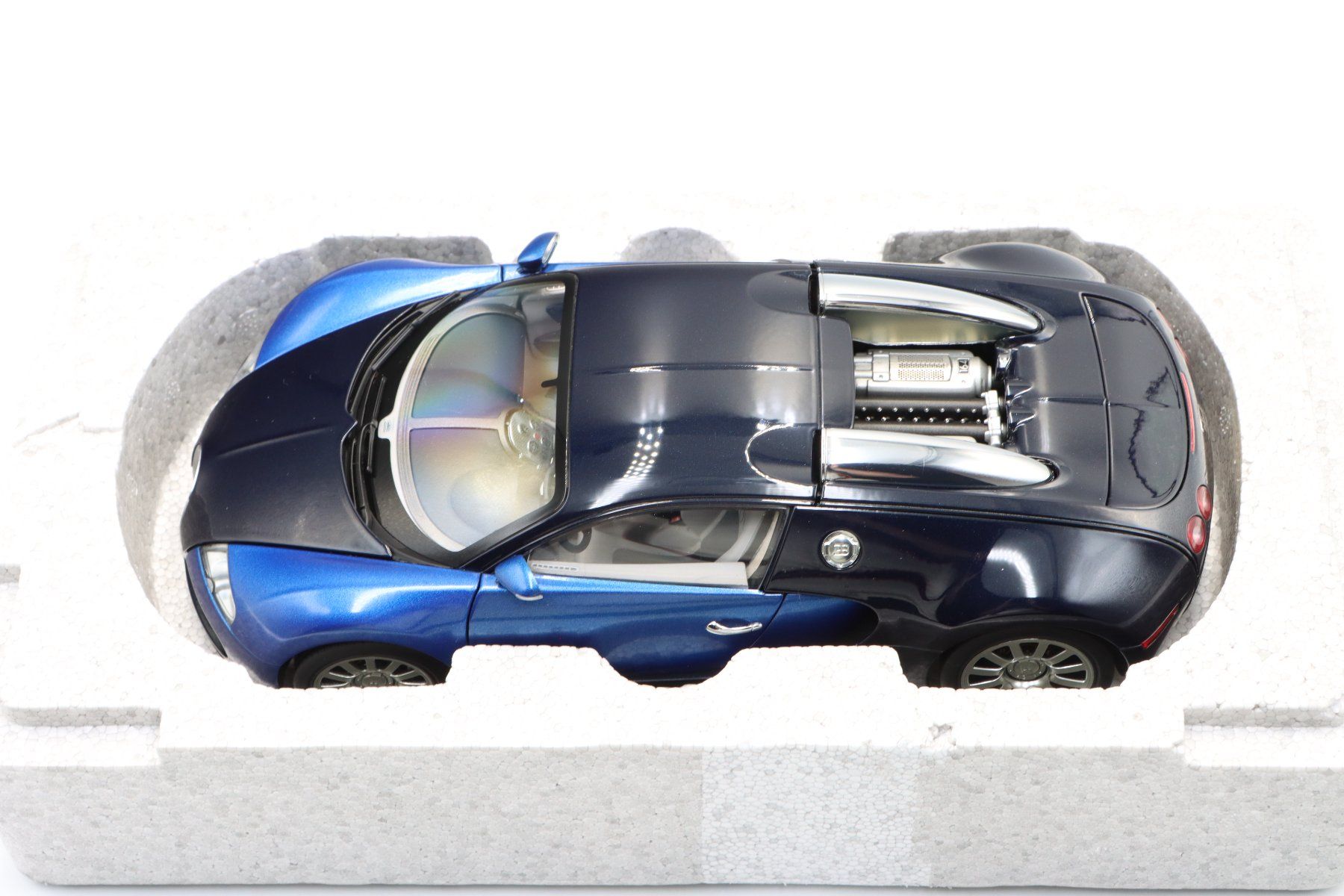 Bugatti Modellini d'auto: Bugatti Veyron 16.4 1:18 AutoArt – Nuovo (secondo la descrizione) da Bühl b.Aarberg venduto da modelldiecast 4