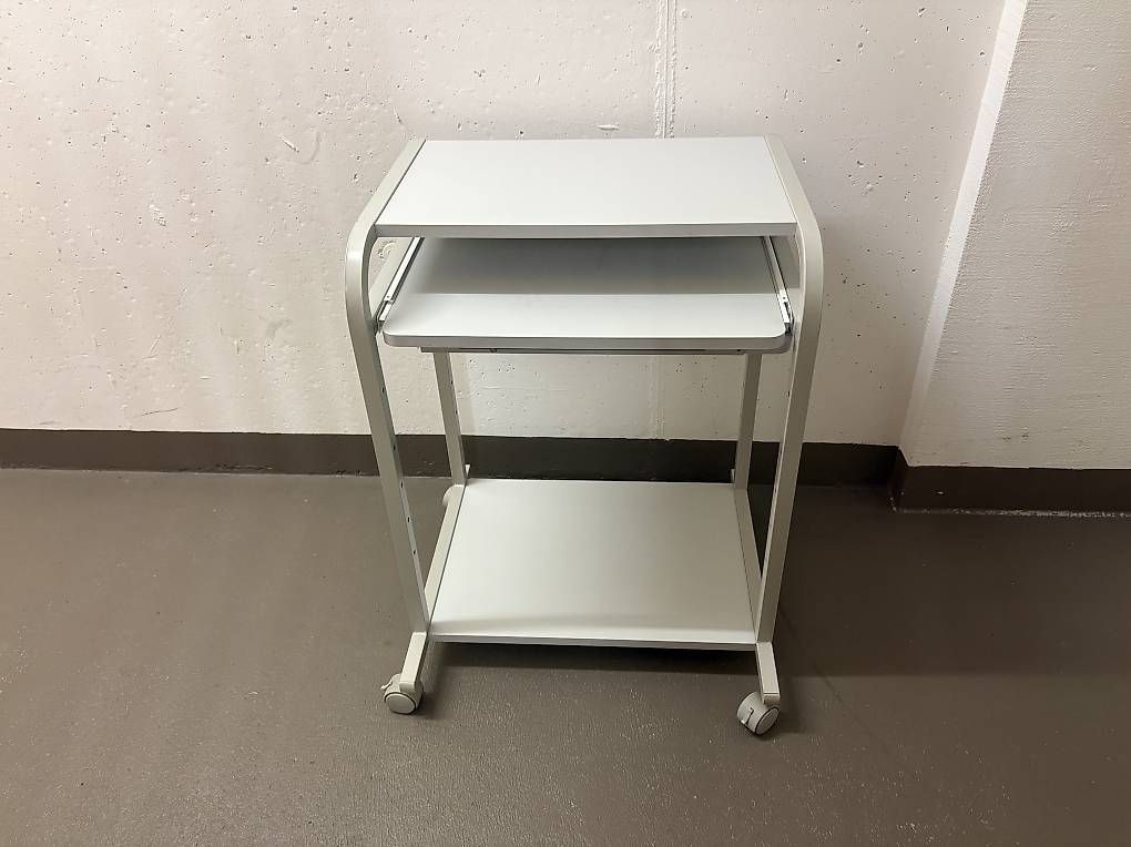 Scrivanie: Computertisch mit Rollen – Usato da birr venduto da vde_6522