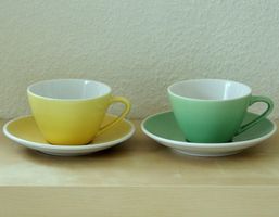 Tasses et soucoupes en porcelaine, Rössler, 1950-60s