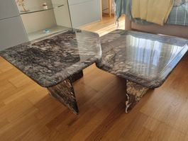 Zwei Couchtische aus Marmor