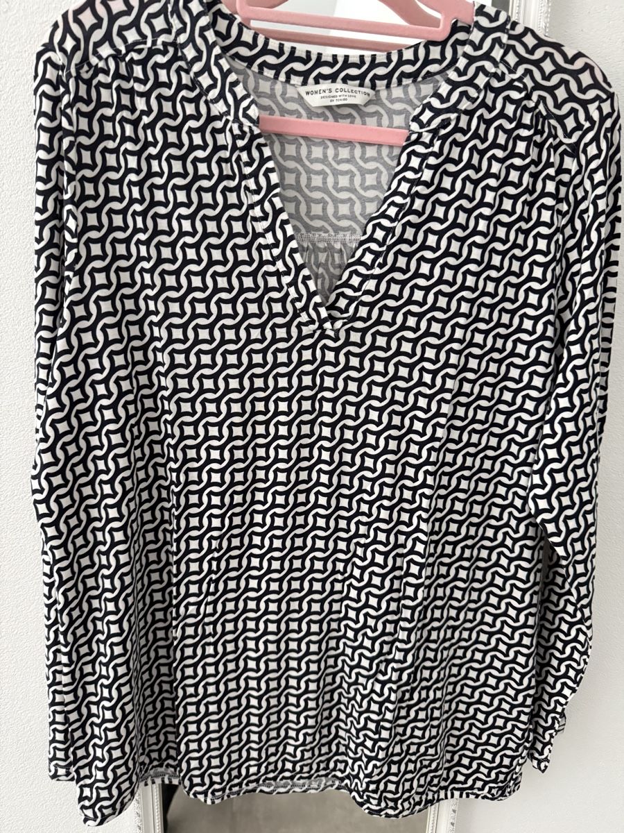 Tchibo T-shirt: Blusenshirt  Bedrucktes  Grösse 44/46 – Nuovo (secondo la descrizione) da Pfeffikon LU venduto da pepino17