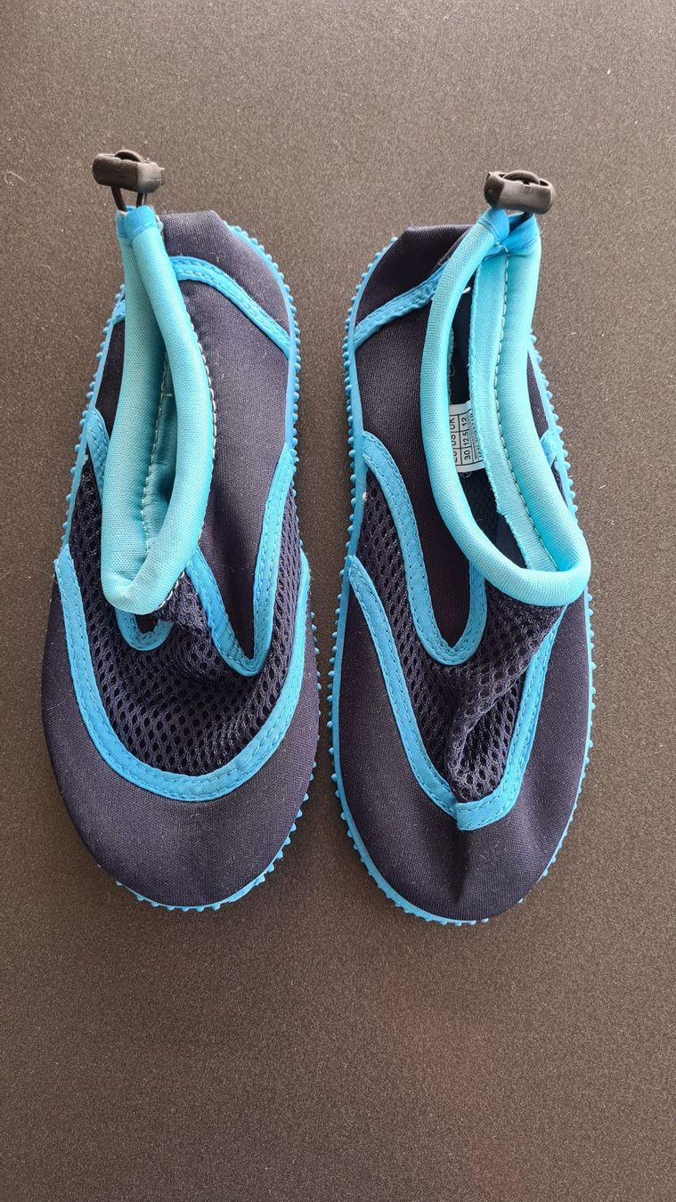 Chaussures garçon: Badeschuhe / Wasserschuhe Gr. 30 – D'occasion à Obergösgen par schesom