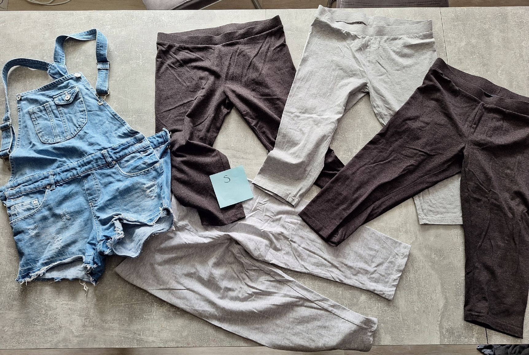 Lotti & Set di vestiti: Kleiderset Mädchen ca. 15J, Grössen S+ 36 – Usato da Egerkingen venduto da Niceli1 2