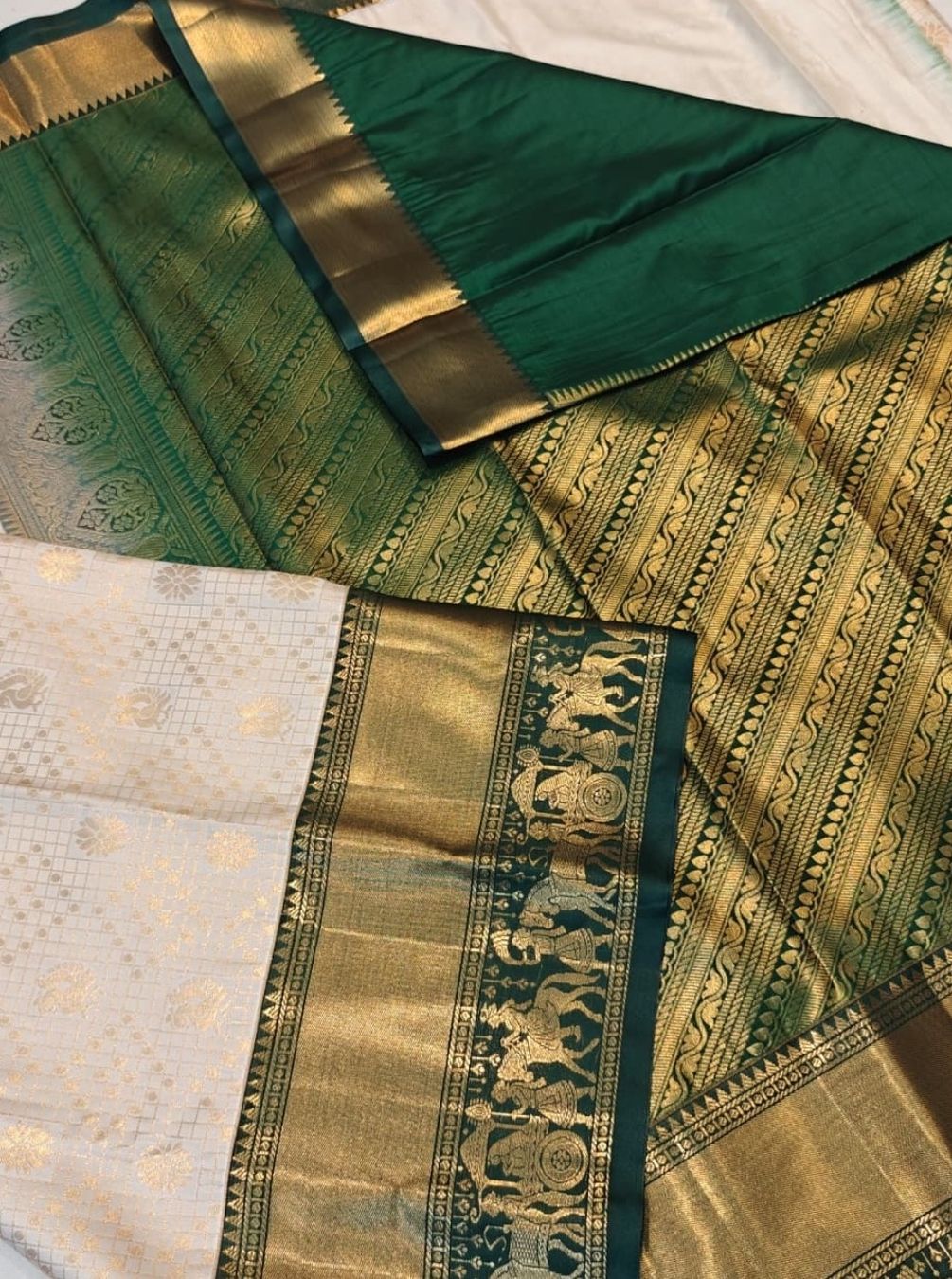Kleider: Semi kanchi pattu saree – Neu und originalverpackt aus Les Acacias von minnie6 3