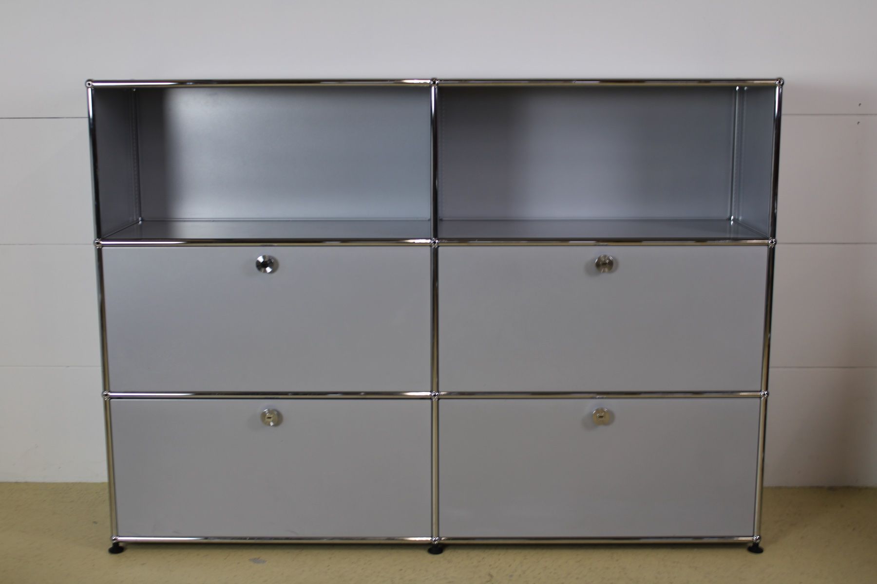 USM Cassettiere: USM Sideboard in Mattsilber, Lief. mögl. – Usato da Meinisberg venduto da atelier_TILIJA