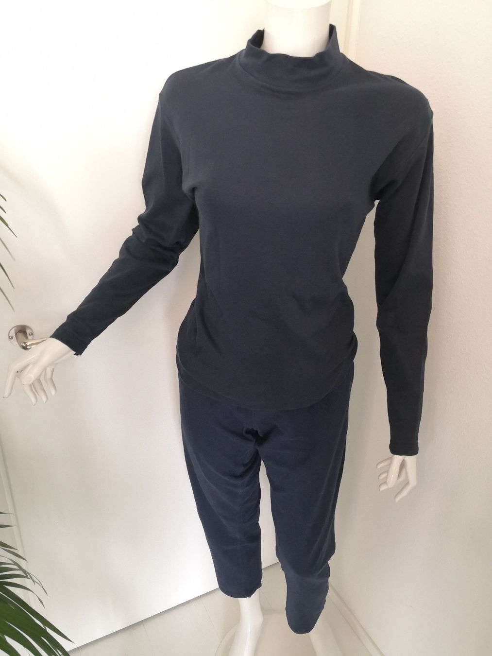 Negligees & Pigiami: 🤩LEABLE JOGGING-ANZUG PULLOVER & HOSE DUNKELBLAU – Usato da Olten venduto da Naja-Twins-Twins 2