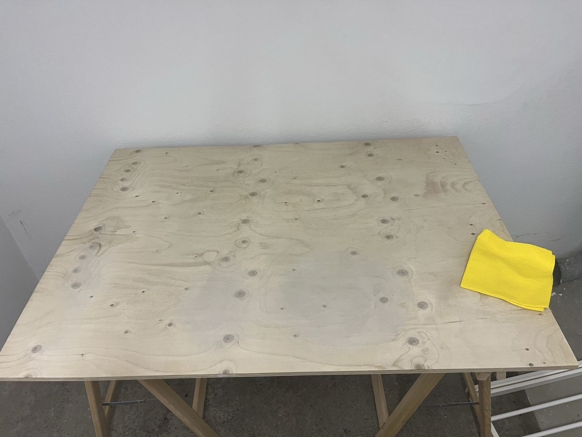 Tavoli: Atelier Tisch, Holzplatte mit Böcken – Usato da Zürich venduto da fefu28 1