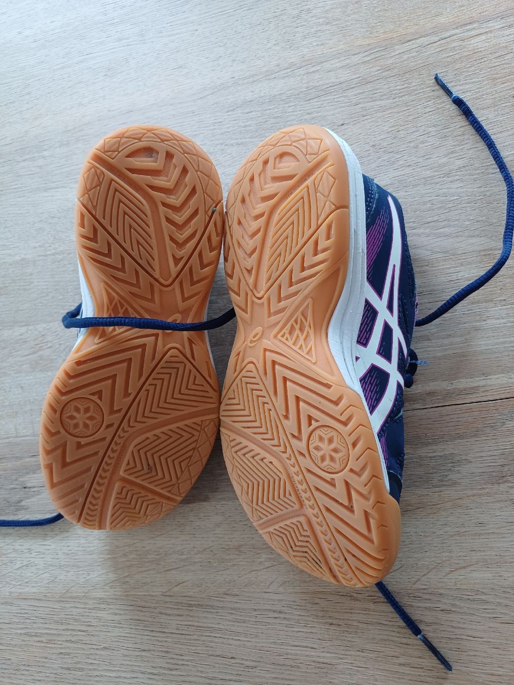 Asics Scarpe per ragazzi: Chaussures de sport taille 32.5 Asics – Usato da Epalinges venduto da bantille 3