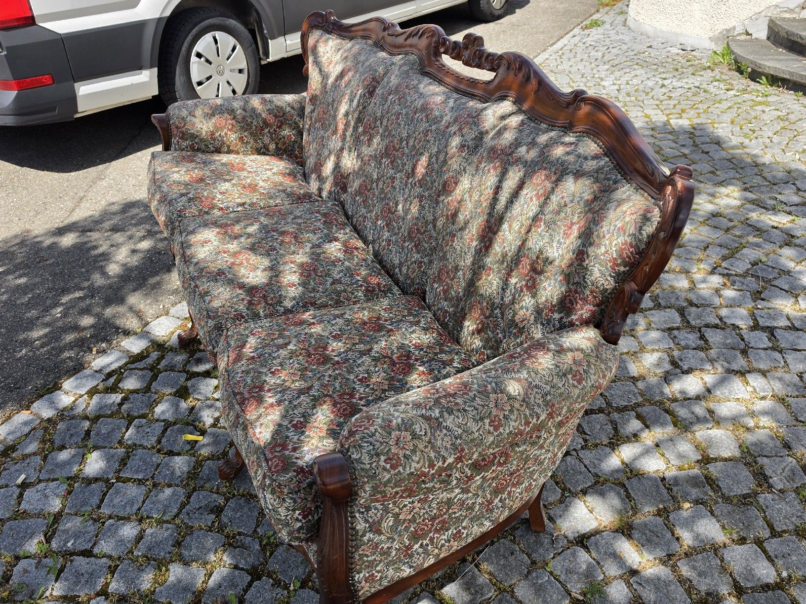Divani: Antiker 3er-Sofa mit Schnitzereien, Blumenmuster,  – Usato da Mettlen venduto da elios0888 8