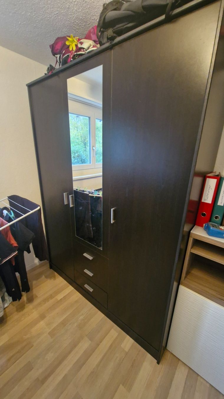 Armadi: Schrank 150x55x201 – Usato da Pfäffikon ZH venduto da Ironstorm321