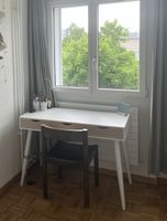 Schreibtisch mit drei Schubladen