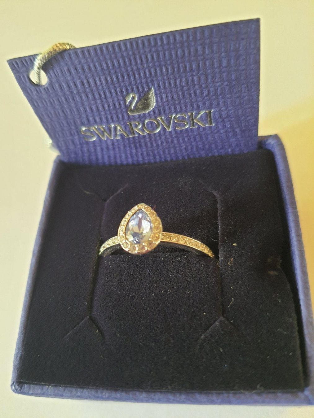 Swarovski Anelli: Swarovski Pear / Tear Drop Ring Violett NEU – Nuovo (secondo la descrizione) da Zollikerberg venduto da Sell-Buy-it 2