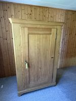 Antiker Kleiderschrank Fichte massiv guter Zustand