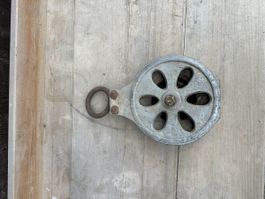 Alte Umlenkrolle Seilrolle Flaschenzug