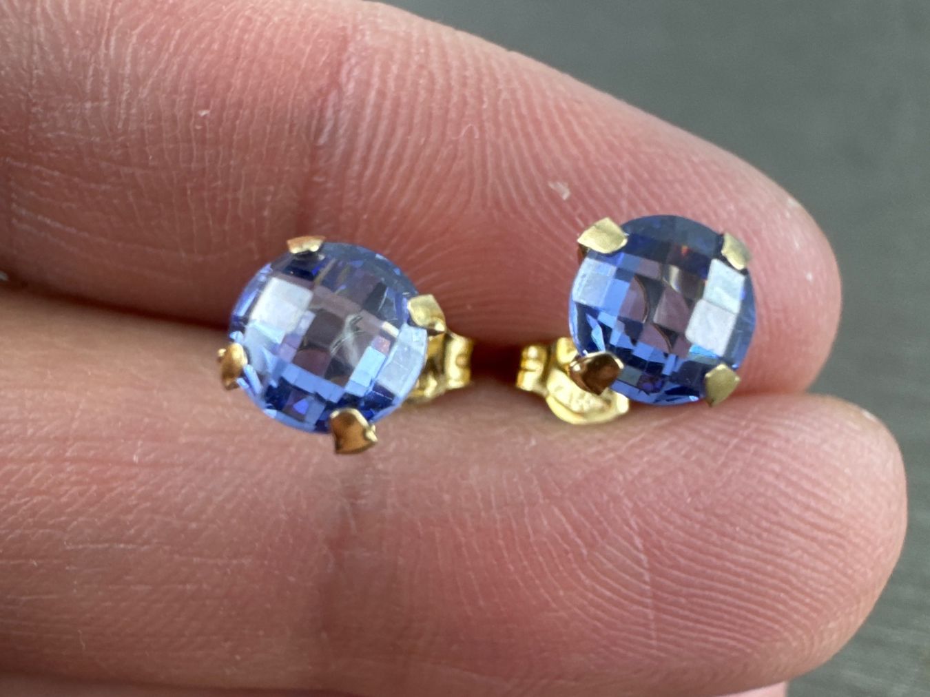 Orecchini pendenti & Orecchini a lobo: Ohrstecker 750 Gold – Usato da Niederuzwil venduto da leo_8857