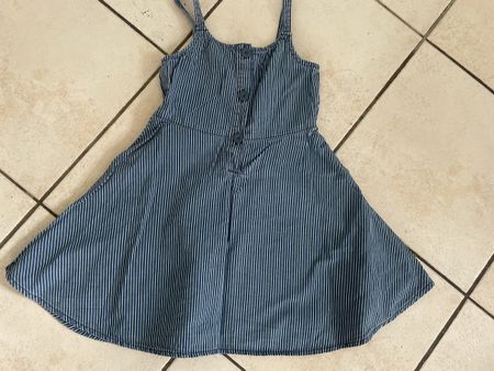 Süsses leichtes  Benetton Jeanskleid Gr.120