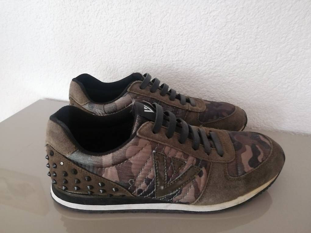 Herrenschuhe: Sneakers camouflage mit Nieten Gr. 39 – Gebraucht aus Mosnang von creativist 1